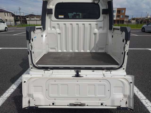 Daihatsu Hijet Deck Van 10