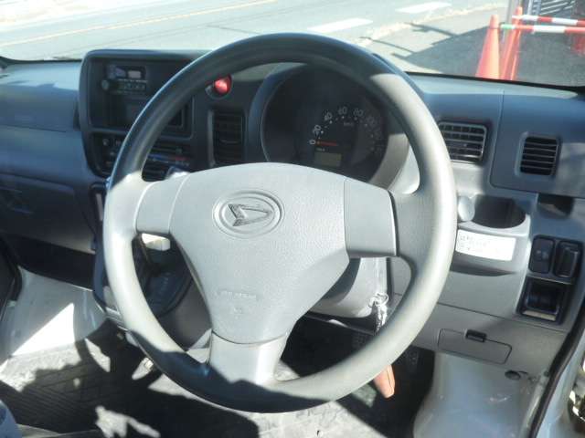 Daihatsu Hijet Cargo 11