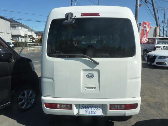 Daihatsu Hijet Cargo 2