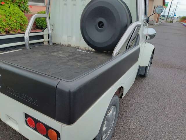 Daihatsu Midget II 11