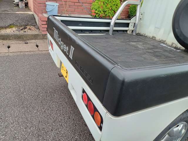 Daihatsu Midget II 12