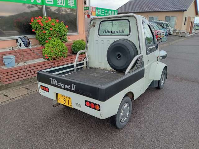 Daihatsu Midget II 3