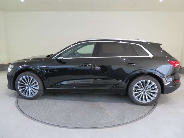 Audi e-tron 11