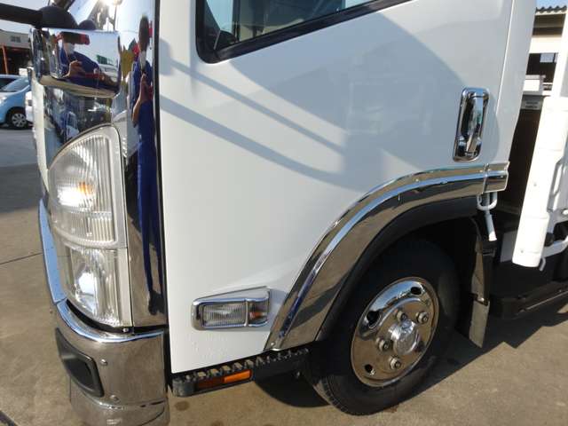 Isuzu Elf 12