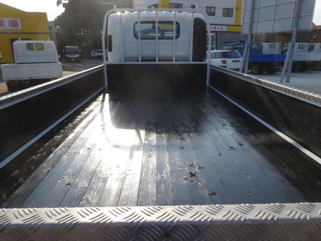 Isuzu Elf 9