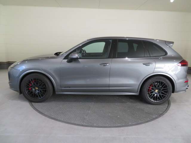 Porsche Cayenne 8