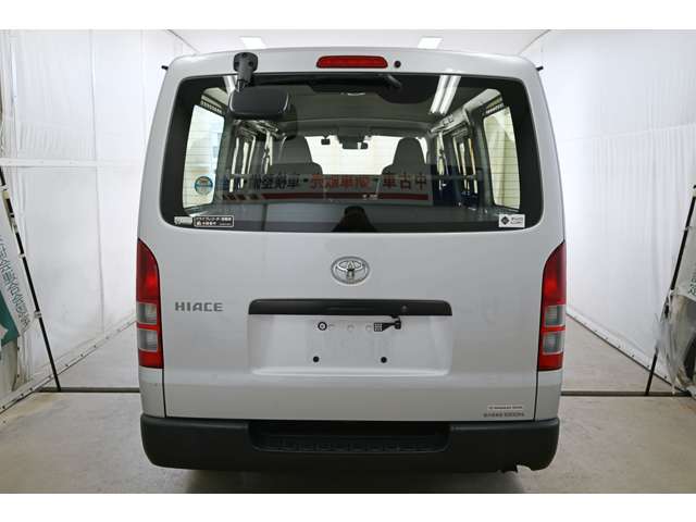 Toyota Hiace Van 5