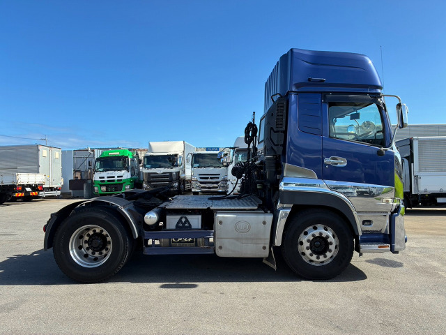 UD Trucks Quon 12