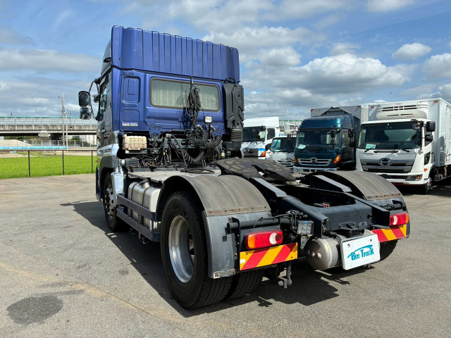 UD Trucks Quon 8