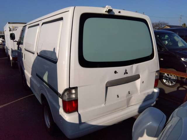 Mitsubishi Delica Van 2