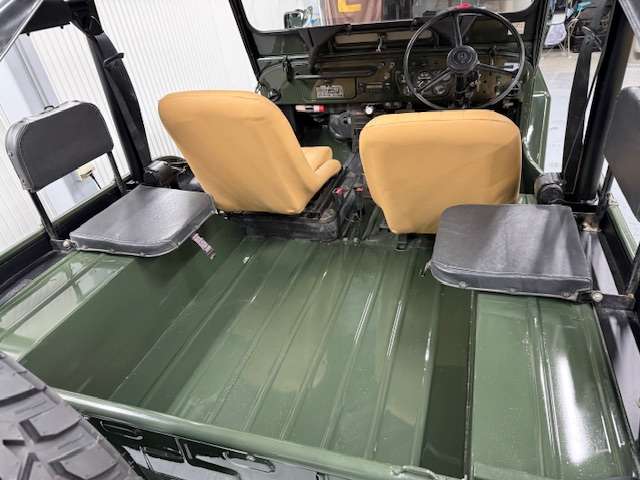 Mitsubishi Jeep 11