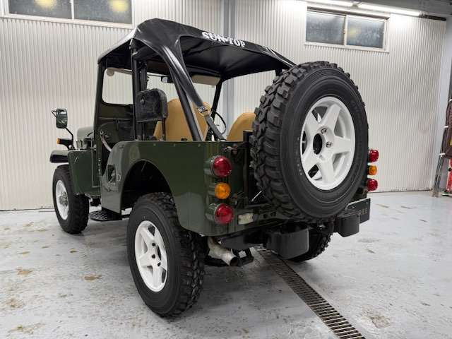 Mitsubishi Jeep 8