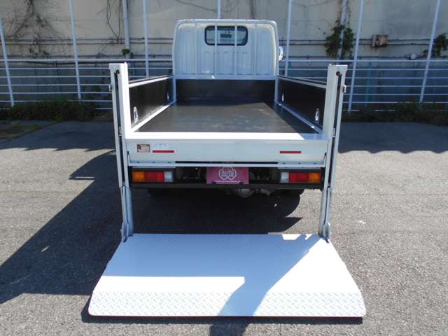 Mitsubishi Fuso Canter 9