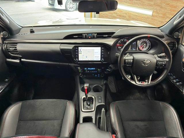 Toyota Hilux 2