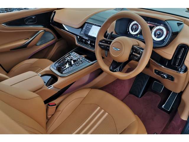 Aston Martin DBX 2