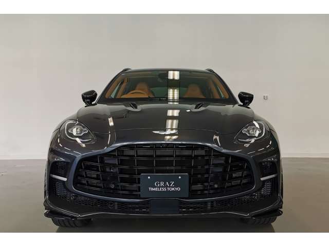 Aston Martin DBX 5