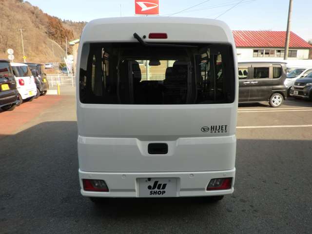 Daihatsu Hijet Cargo 3