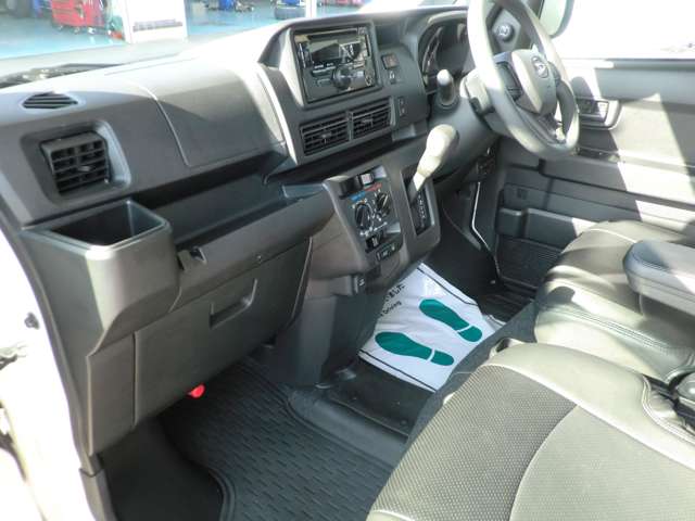 Daihatsu Hijet Cargo 7