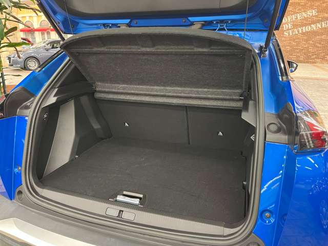 Peugeot SUV e-2008 11