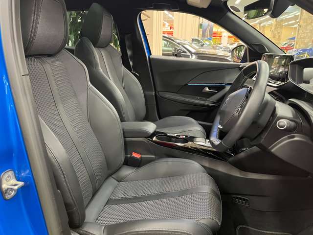 Peugeot SUV e-2008 9