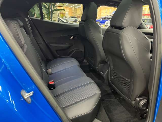 Peugeot SUV e-2008 10