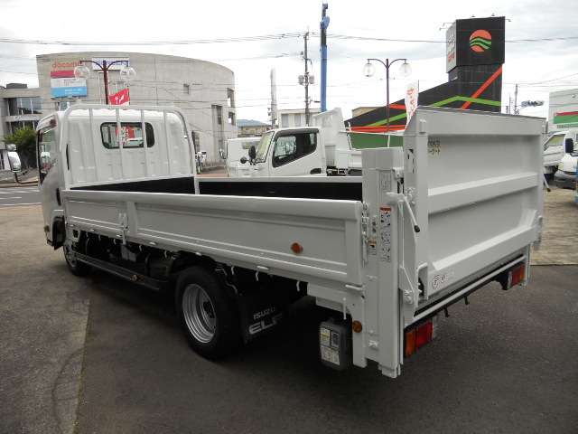 Isuzu Elf 4