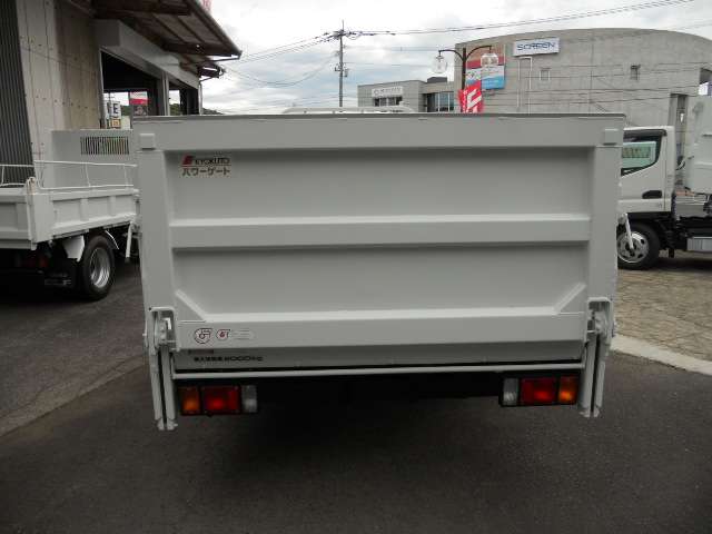 Isuzu Elf 7