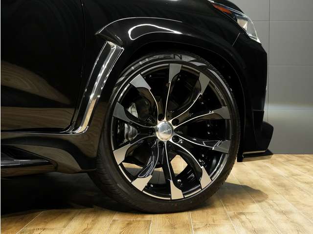 Lexus LX 9