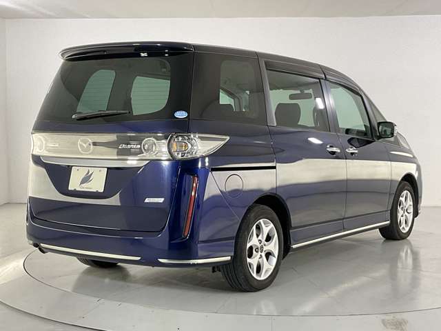 Mazda Biante 8