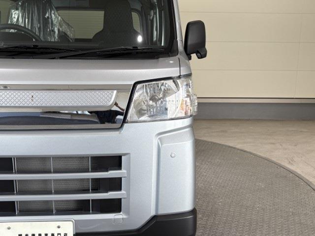 Daihatsu Hijet Cargo 12