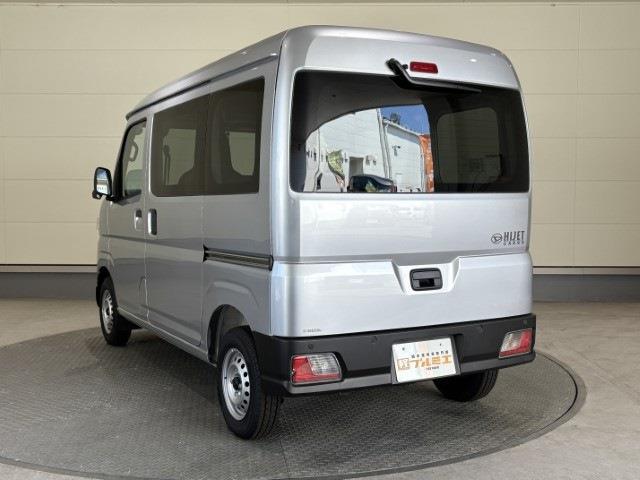 Daihatsu Hijet Cargo 7