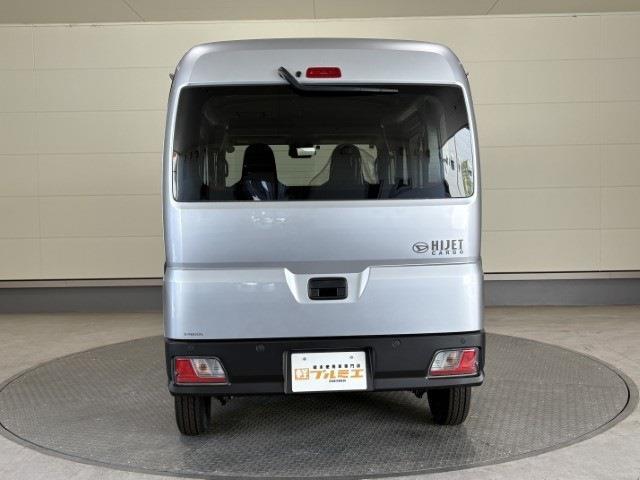 Daihatsu Hijet Cargo 8