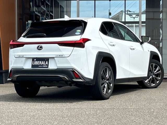 Lexus UX 5