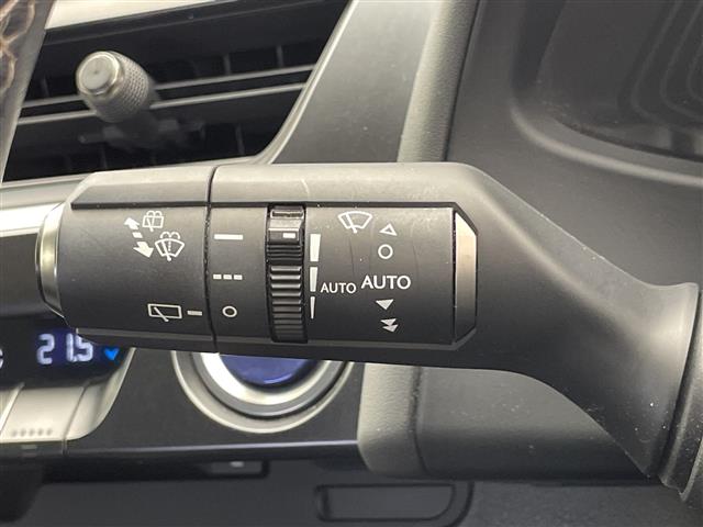 Lexus UX 12