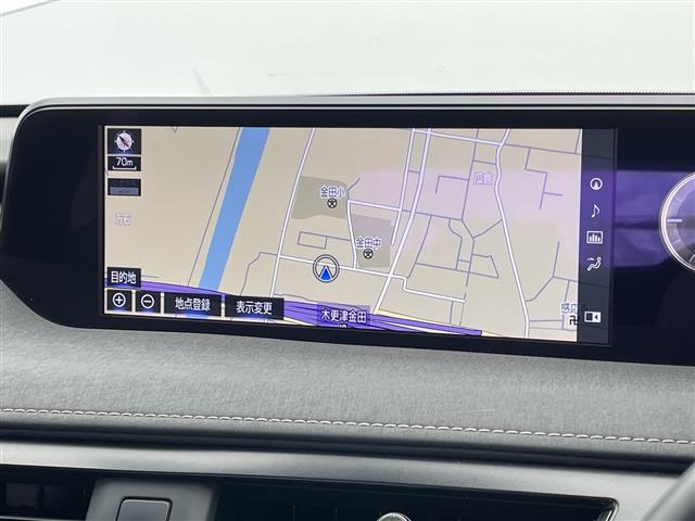 Lexus UX 8