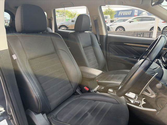 Mitsubishi Outlander PHEV 8