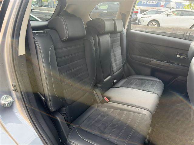 Mitsubishi Outlander PHEV 9