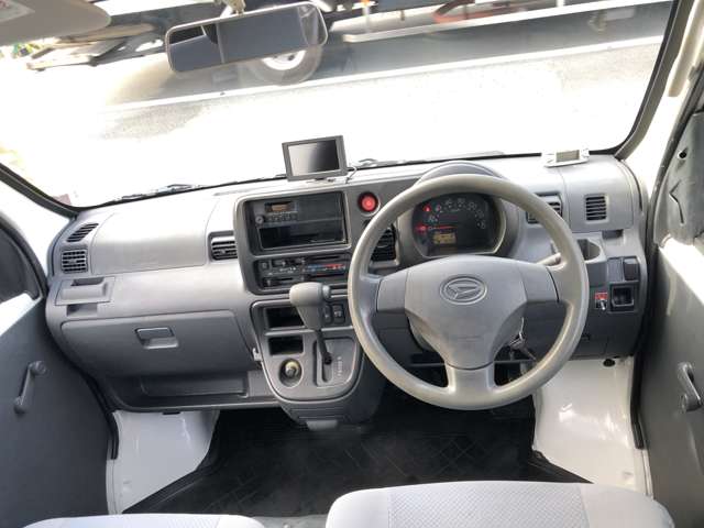 Daihatsu Hijet Cargo 2