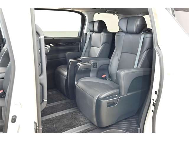 Toyota Alphard 12