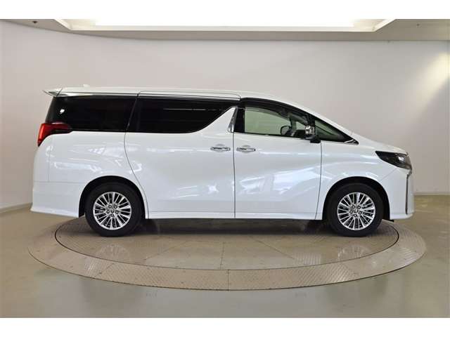 Toyota Alphard 4