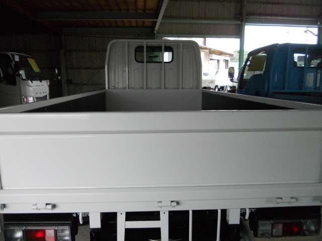 Mitsubishi Fuso Canter Guts 6