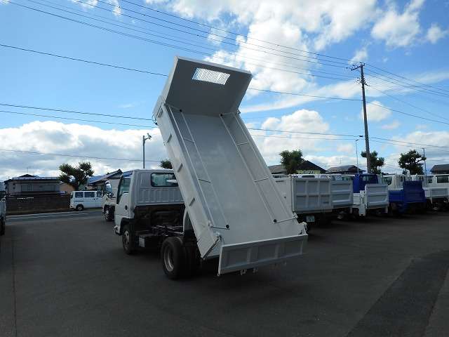 Isuzu Elf 12