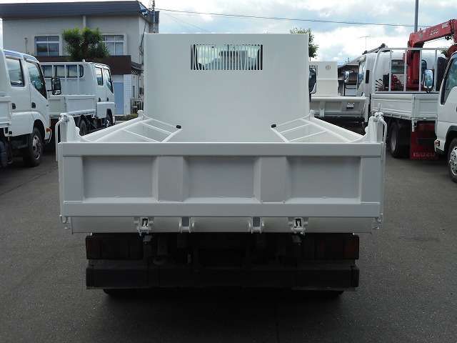 Isuzu Elf 7