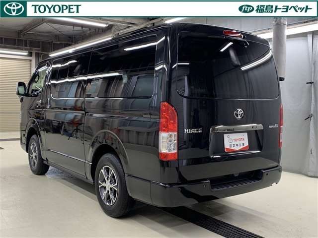 Toyota Hiace Van 4