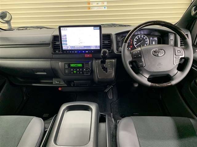 Toyota Hiace Van 8