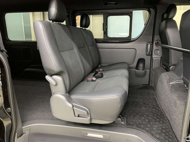 Toyota Hiace Van 10