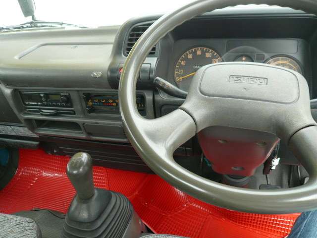 Isuzu Elf 6