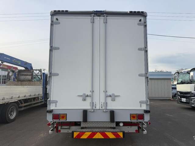Isuzu Forward 11