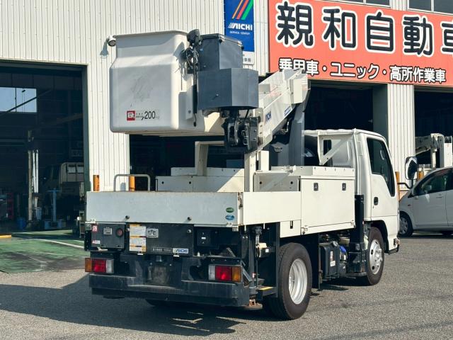Isuzu Elf 3