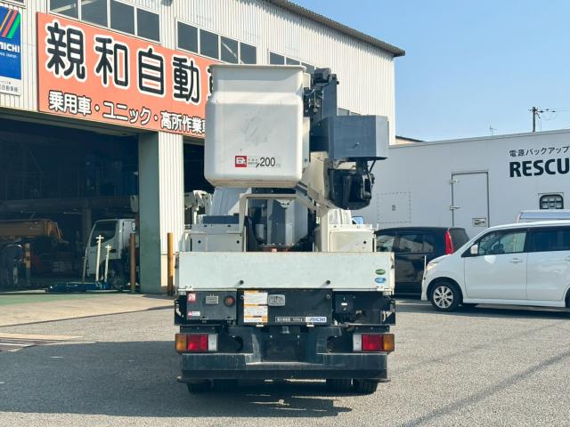 Isuzu Elf 4